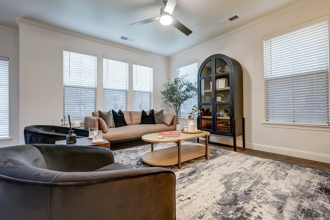 Photo - La Villita Lakeside and Landings