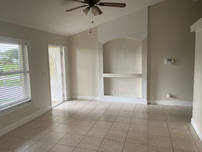 Photo - 702 SW Amber Terrace