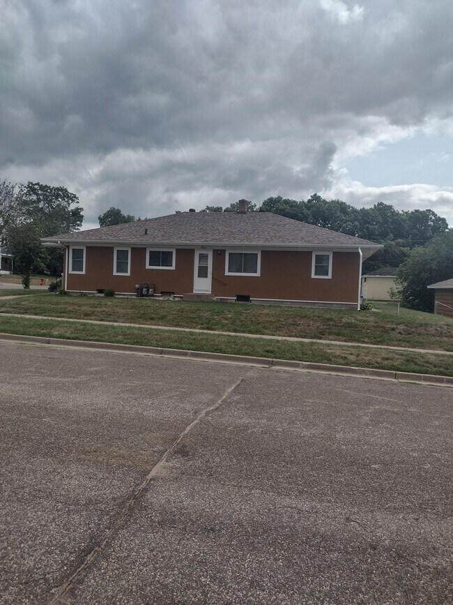 Photo - 403 Grove St