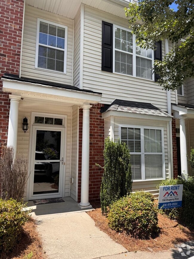Building Photo - 2BR 2.5BA Townhome with Screened Porch