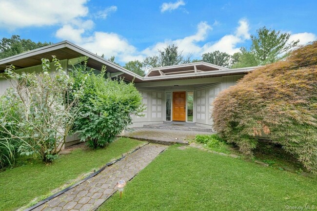 107 Holly Pl