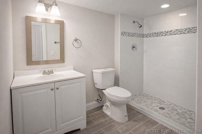 541 NE 48th St Unit 205