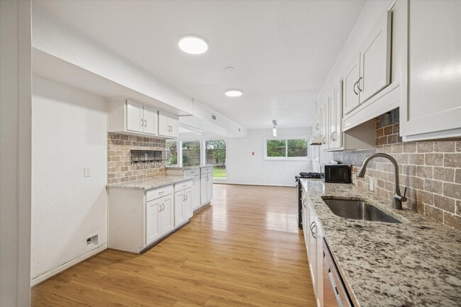 Photo - 10518 Moorberry Ln