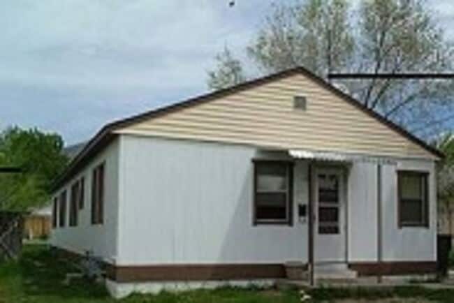 Building Photo - 222 N 5th St Unit Duplex