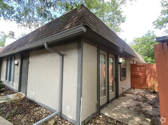 Building Photo - 5305 E 32nd Pl Rental