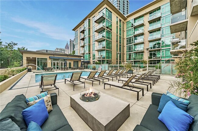 Building Photo - 905 Juniper St NE Unit 802