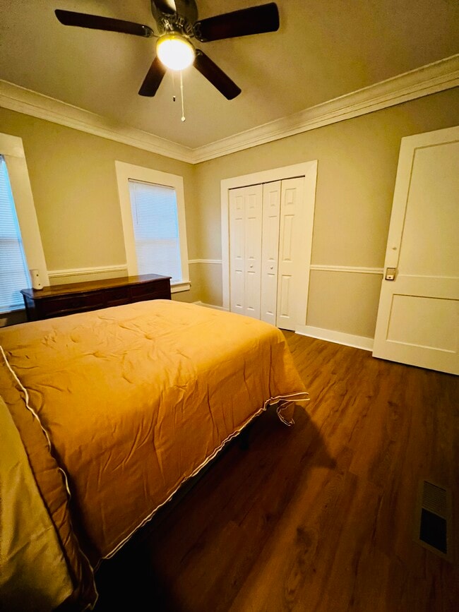 Vista del dormitorio 3 - 2077 Cascade Rd SW Unidad C