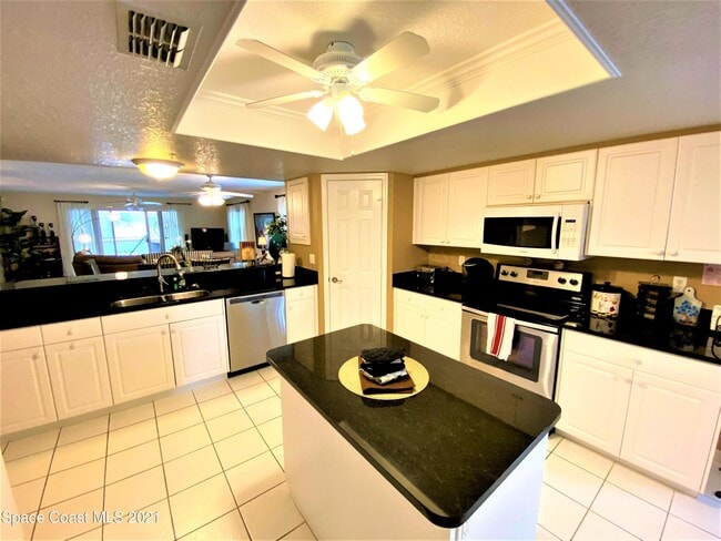 Photo - 603 Shorewood Dr Unit F206