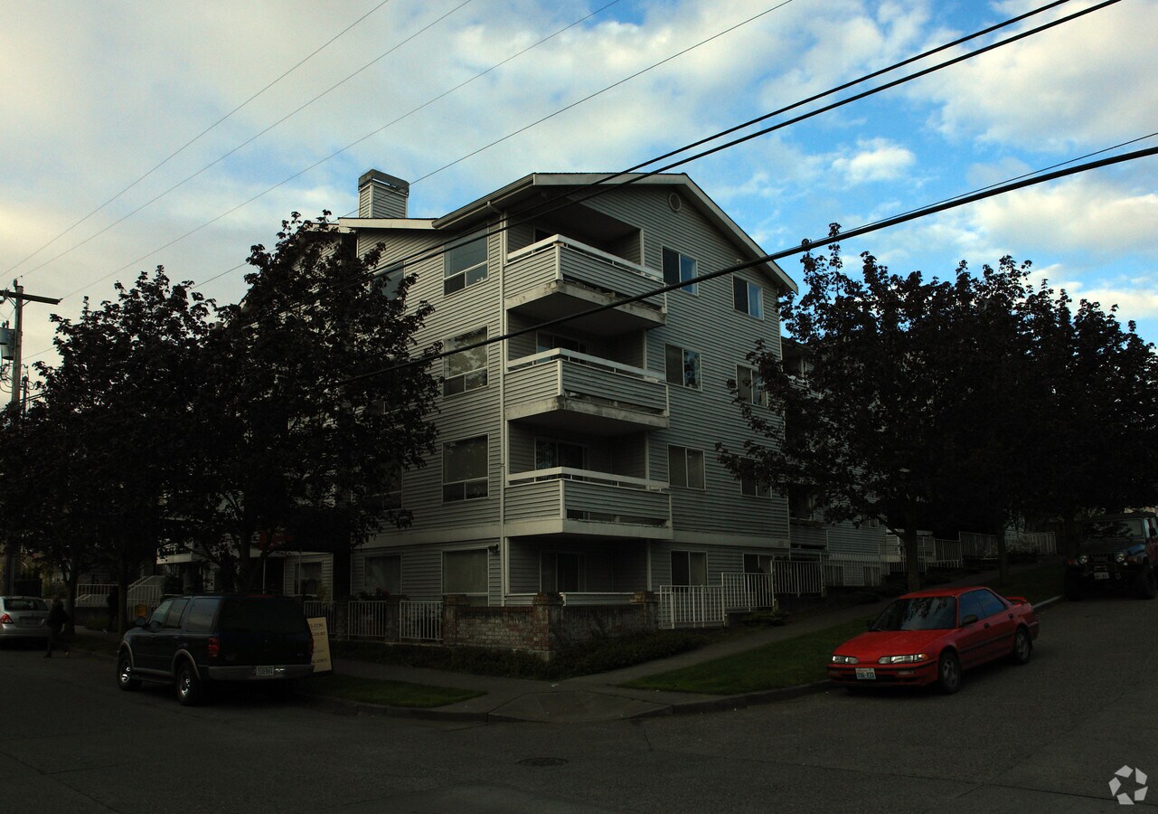 The Stone Court Apartments - The Stone Court Apartments