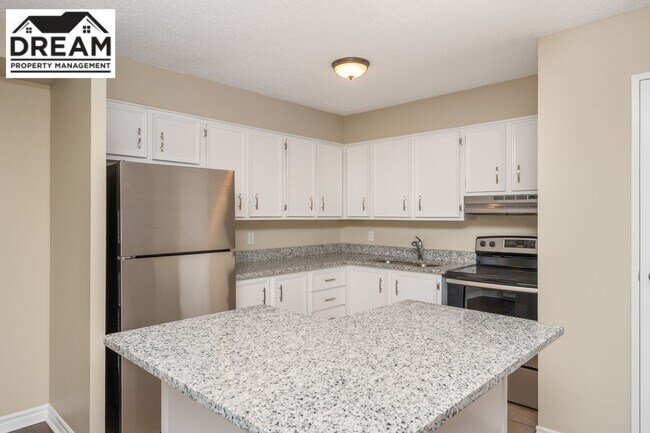 Photo - 155 Front St N