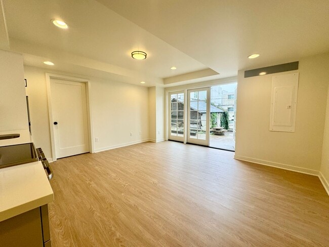 Photo - GRANGER 2819 DUPLEX Unit B