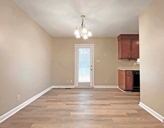 Photo - 581 Oakmont Dr