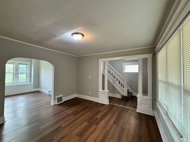Photo - 242 Ferris St