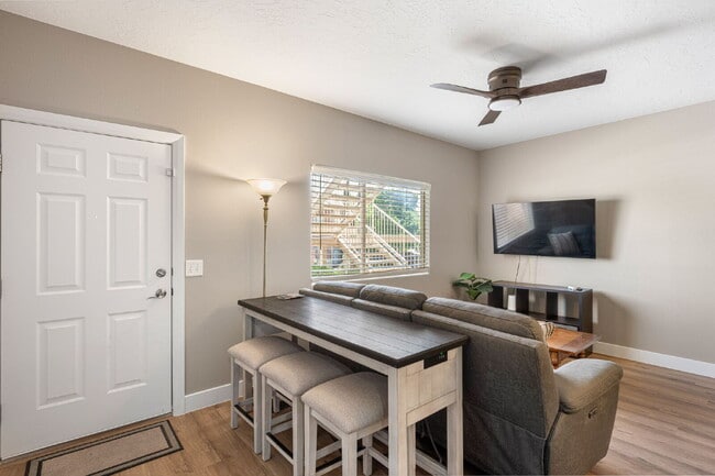 Building Photo - "Cozy 2-Bedroom Retreat in Prime Washington, UT Location – Welcome to La Vanita!" Unit L4