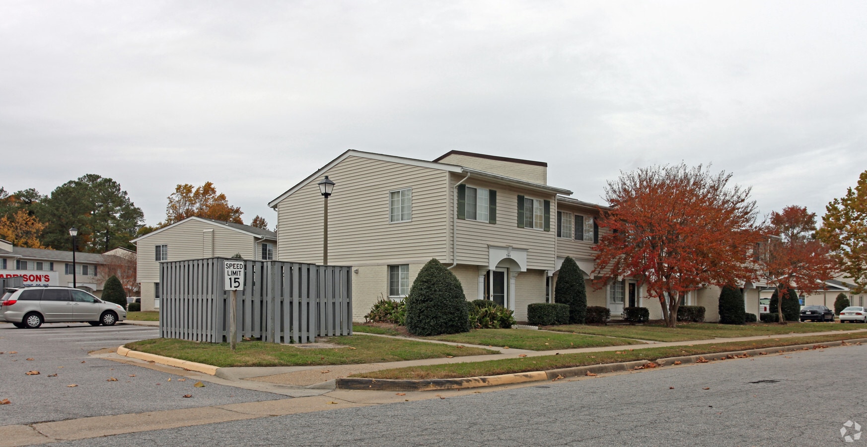 Geneva Square Apartments - Geneva Square Apartments