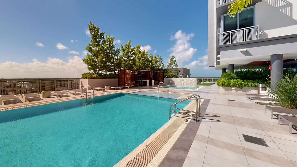 Photo - Crest at Pinecrest Apartments