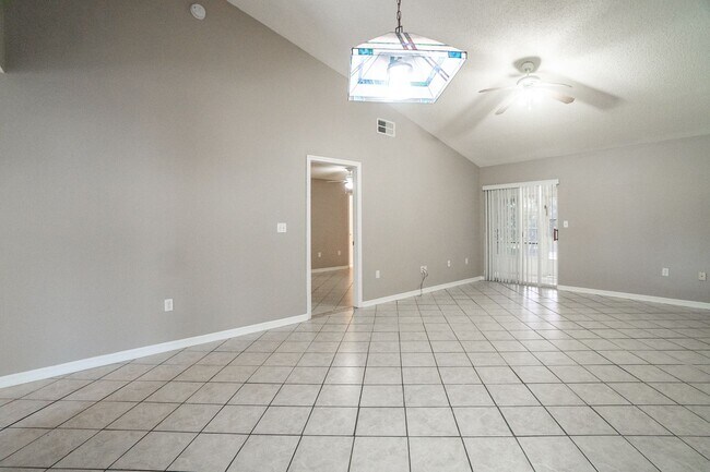 Photo - MOVE IN SPECIAL-3/2 Villa located in Canoe...