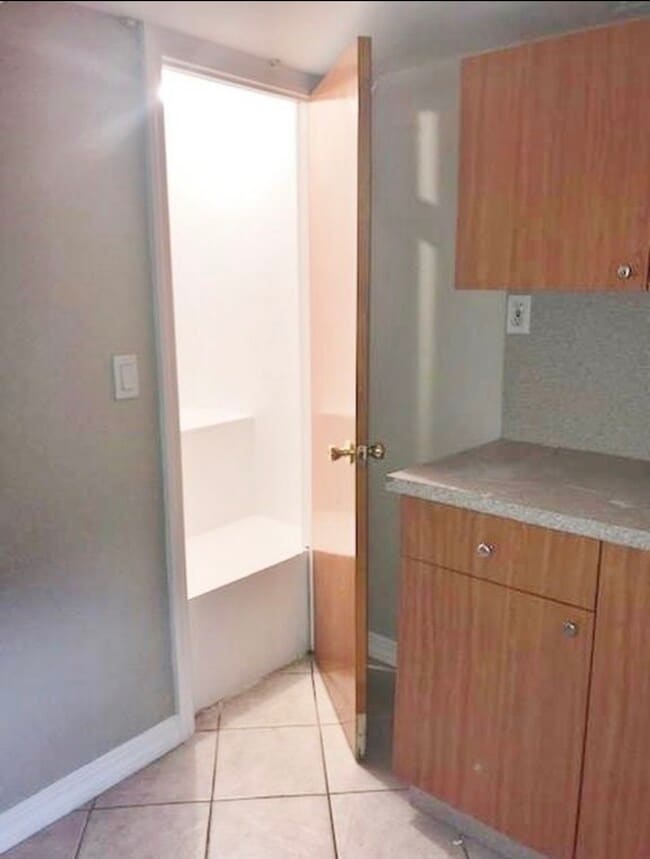 Photo - 2138 29th St Unidad Studio Apartment