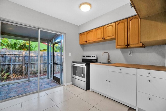 Building Photo - 1515 NW 2nd Ave Unit 2 Rental