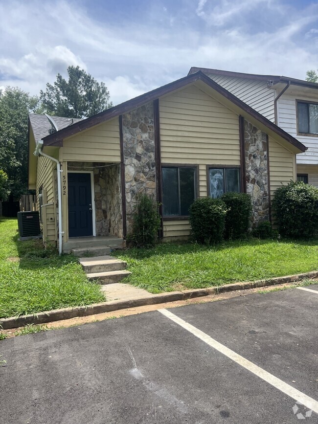 Building Photo - 5792 Trent Walk Dr Rental