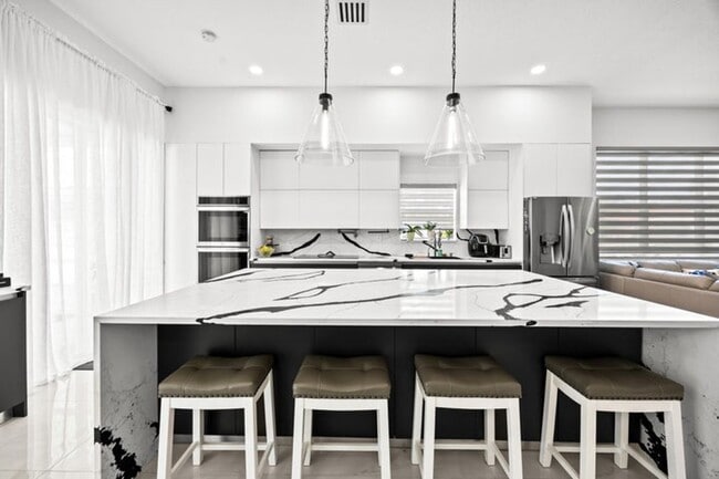 Building Photo - 7056 Lombardy St