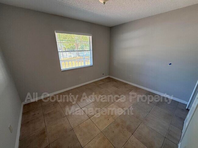 Photo - 625 Wildwood Way