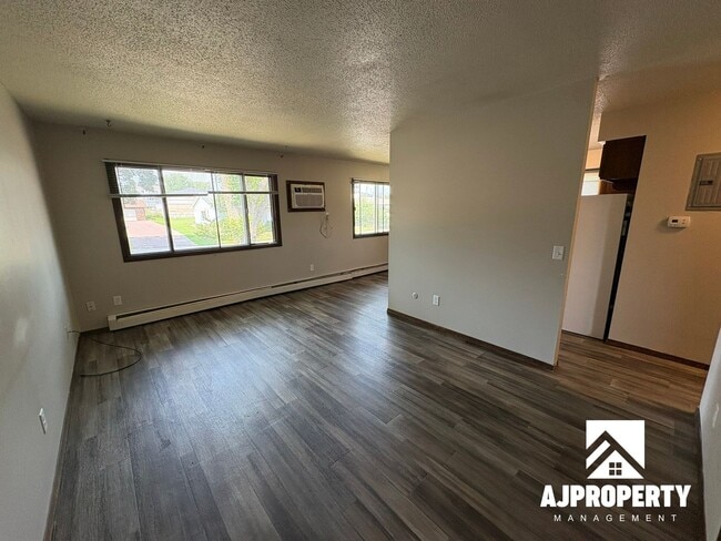 Building Photo - 3600 S Cathy Ave Unit Apt 3