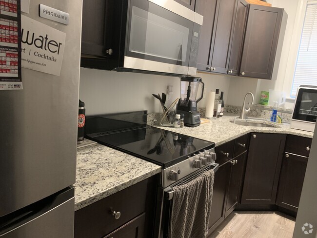 Building Photo - 63 Burbank St Unit 12A Rental