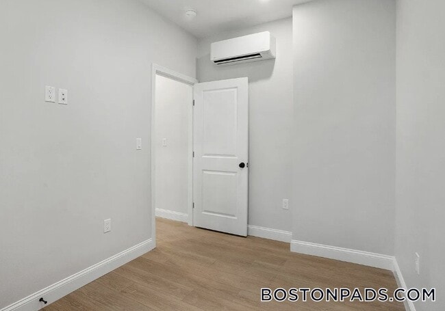 Photo - 176 Salem St Unit 1