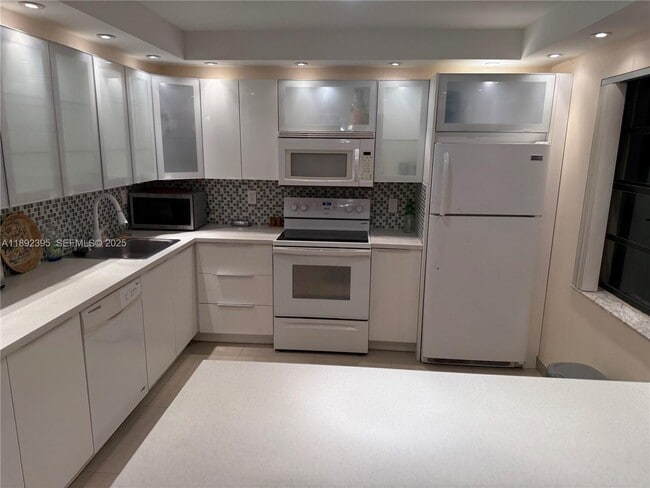 Building Photo - 75 Capri B Unit 75