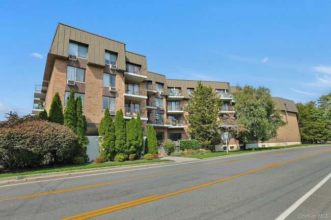 Building Photo - 560 Halstead Ave Unit 2E Rental