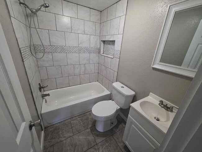 Photo - 1170 Leota Dr