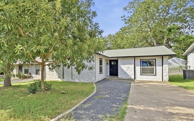 Photo - 2313 Lakehurst Dr