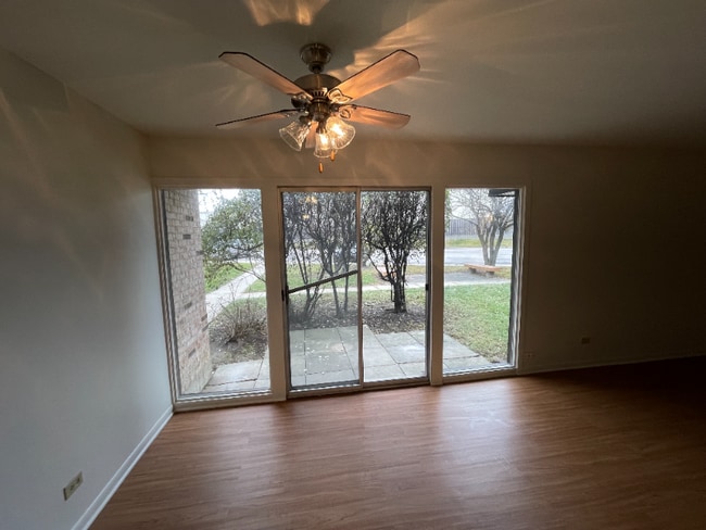 Photo - 338 N Green Bay Rd Unidad 1102