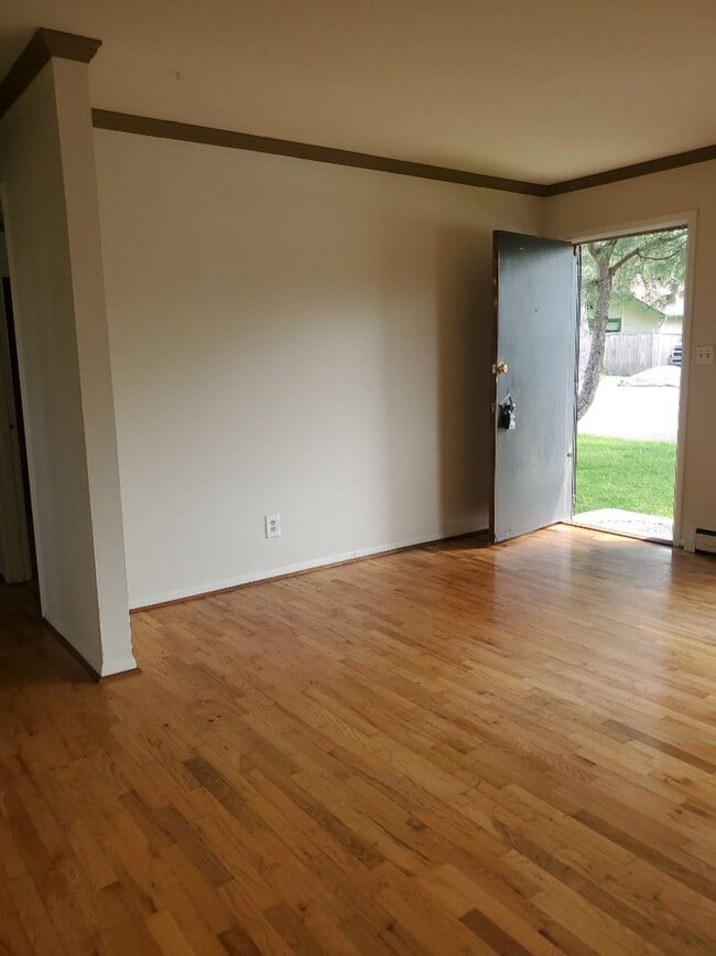 Photo - 2621-2623 Grove Unidad 2621