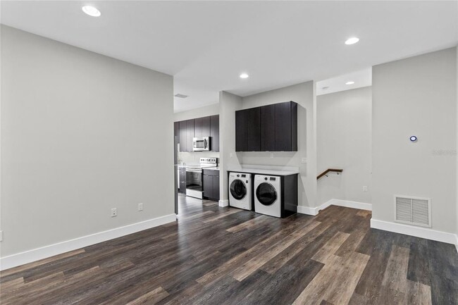 Photo - 14105 Corrigan Ave Unidad B