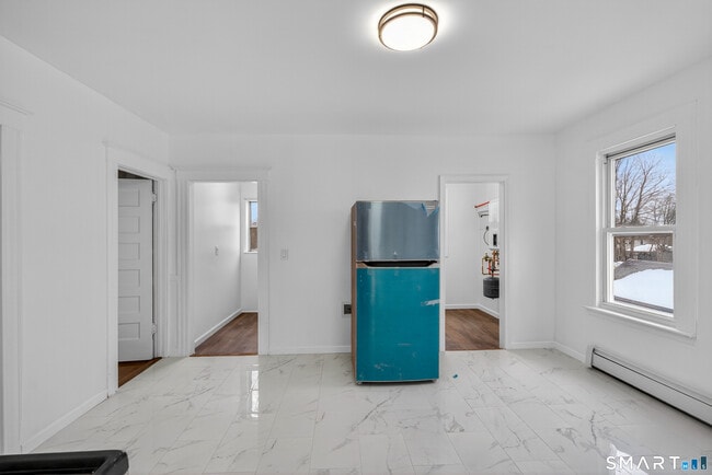 Photo - 168 Black Rock Ave Unidad 2nd Floor