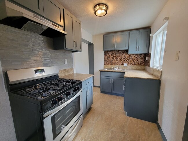 Building Photo - 1315 W 101st St Rental