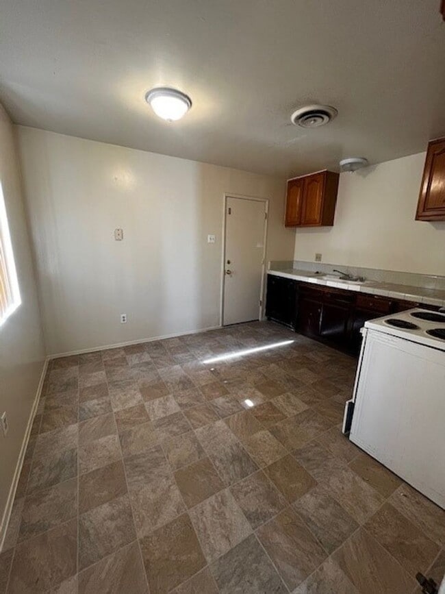 Photo - Edmonton St Unit #A