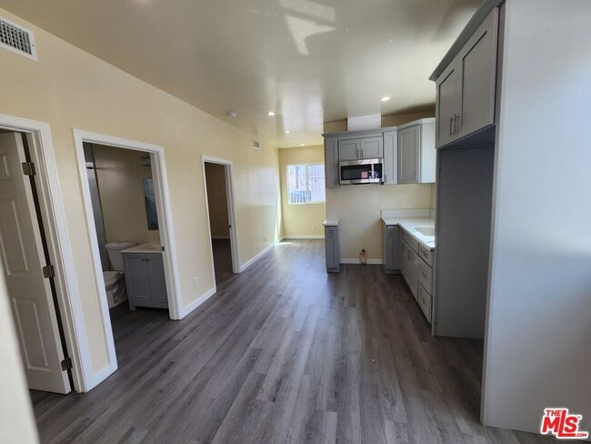 Photo - 1535 W 80th St