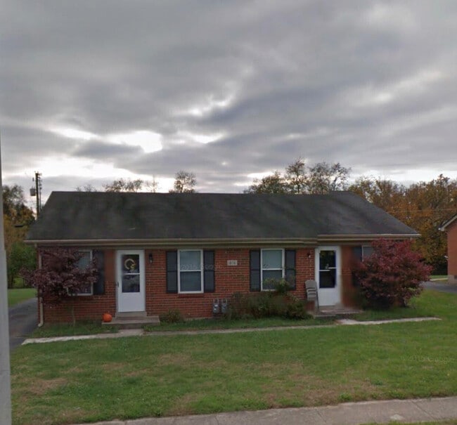 Building Photo - 1816 Chatsworth Dr