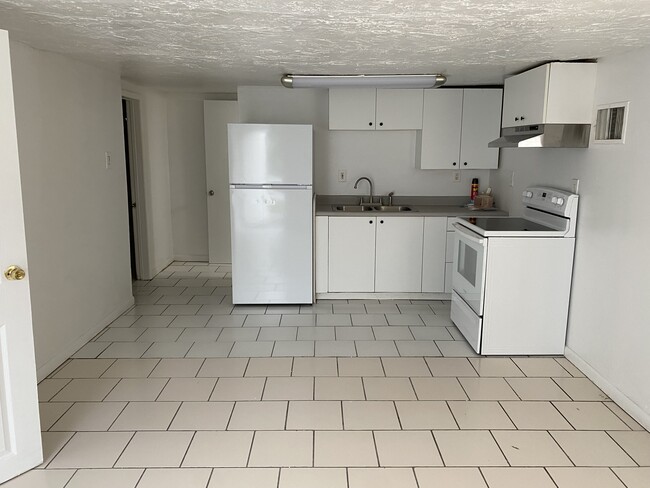 Building Photo - 5340 Altoona St Unit Altoona B