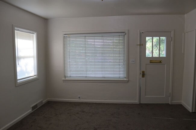 Photo - 6 bedroom 2 bath home