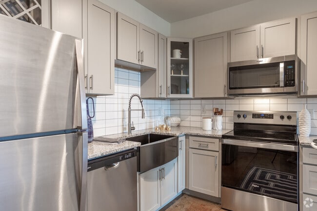 1HAB, 1BA - 647SF Hemlock - Cocina - Comet Scotts Hill
