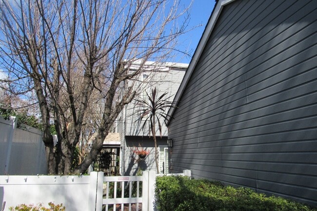 Photo - Beautiful 3 Bed/2.5 Bath Townhome