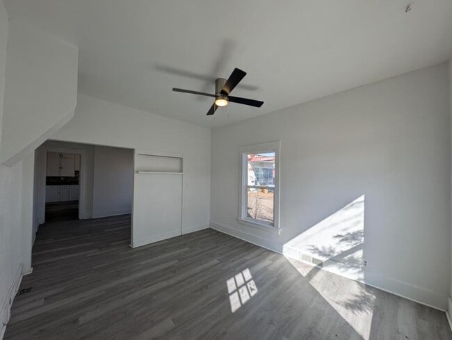 Photo - 323 N 4th St