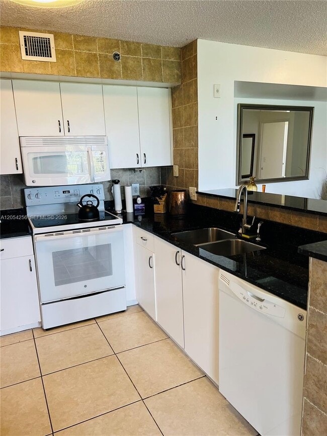 Photo - 19801 E Country Club Dr Unit 4601