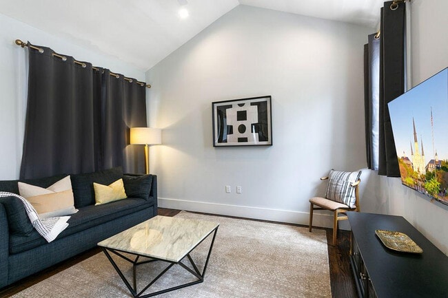 1430 St Charles Ave Unit SI ID1266685P