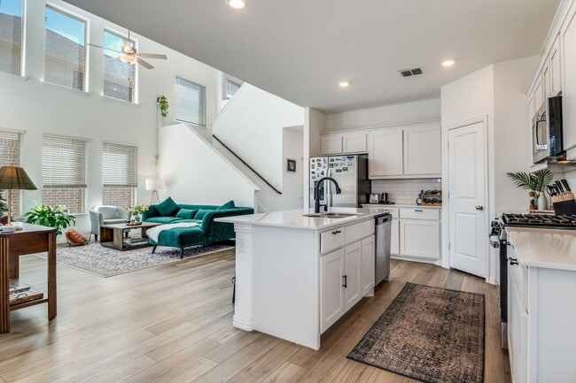 Building Photo - Stunning New 4 Bed, 3 Bath Home in Riverplace Garland – Move-In Ready and Available Now!