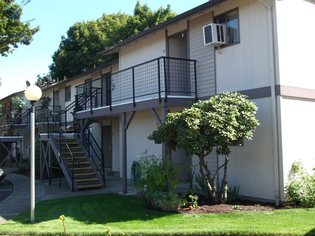 Eric Park Apartments - Eric Park Apartments